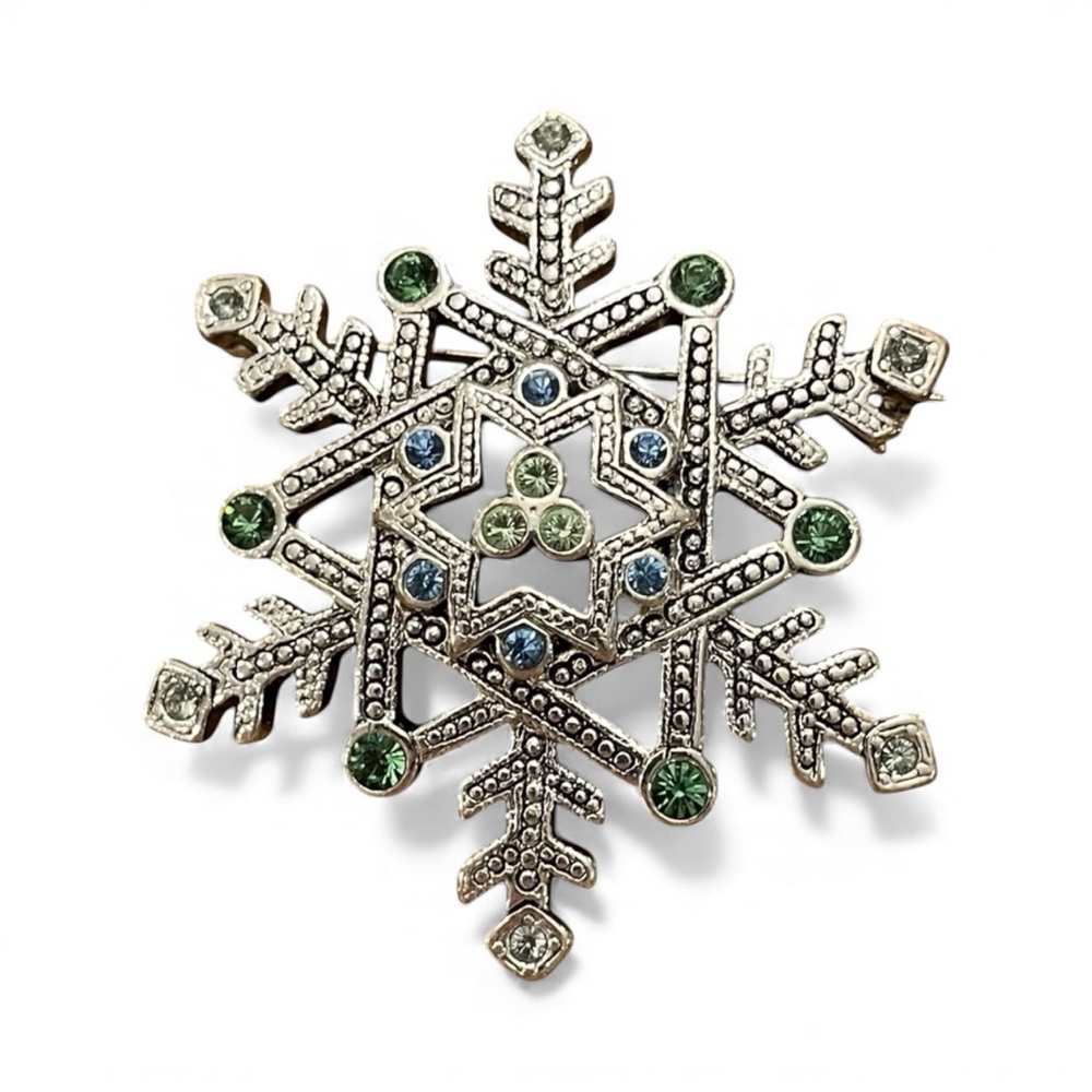 Vintage Trifari Snowflake Pin Brooch Pale Rhinestones Elegant Winter Christmas